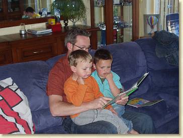 20070430-03 Boek lezen met Rens